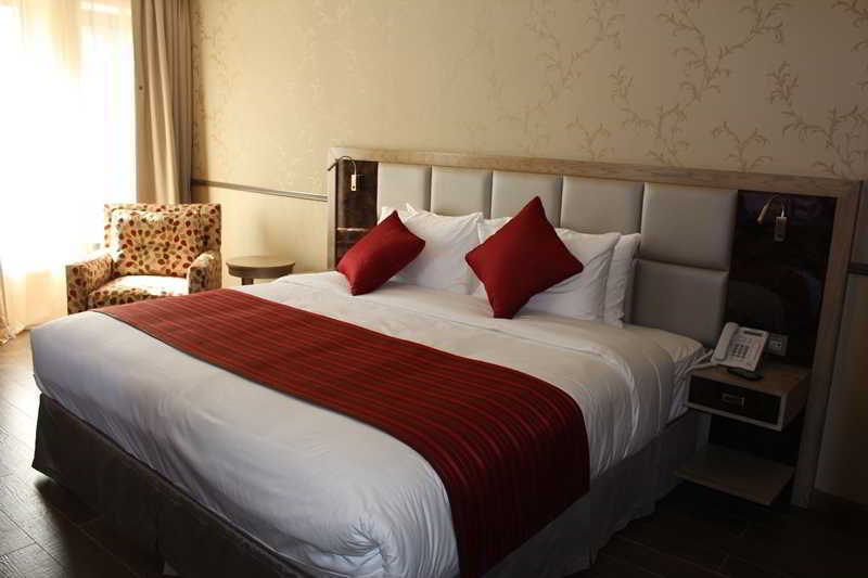 Ramada By Wyndham Bishkek Centre Exterior foto