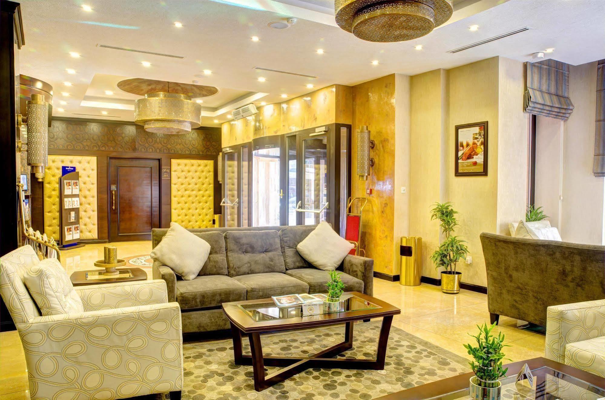 Ramada By Wyndham Bishkek Centre Exterior foto