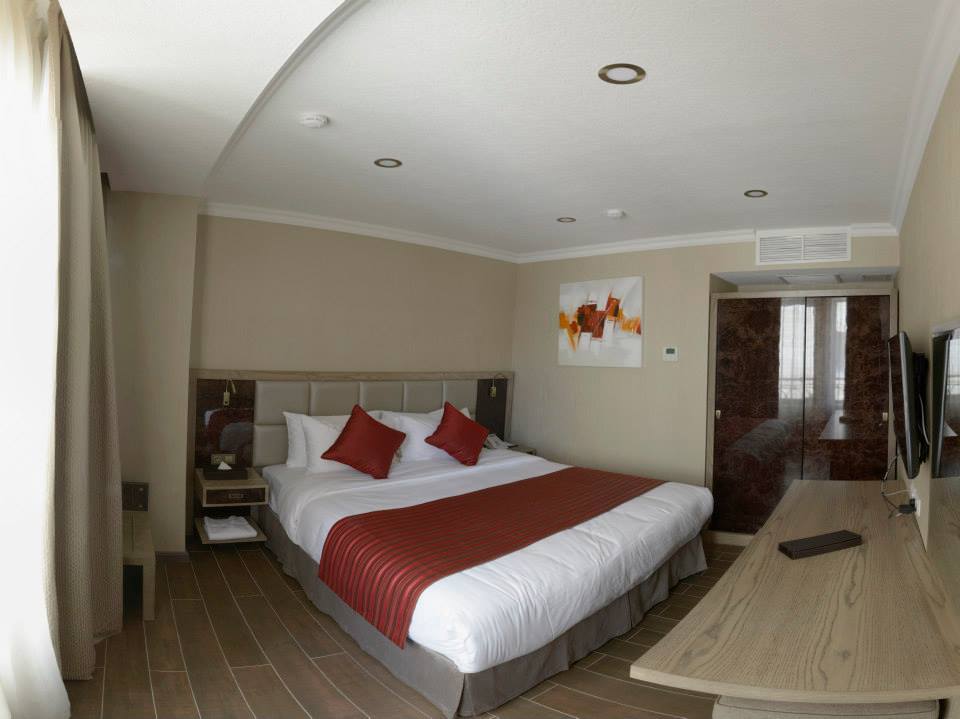 Ramada By Wyndham Bishkek Centre Exterior foto