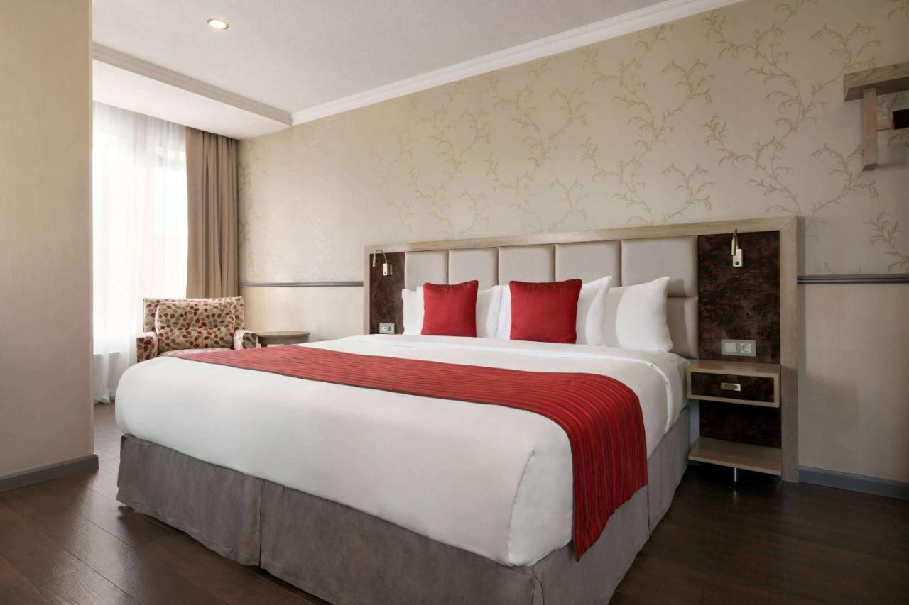 Ramada By Wyndham Bishkek Centre Exterior foto