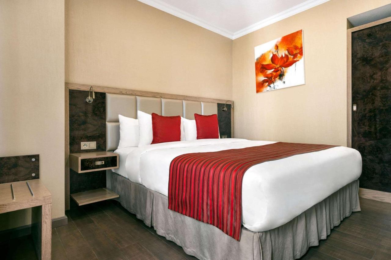 Ramada By Wyndham Bishkek Centre Exterior foto