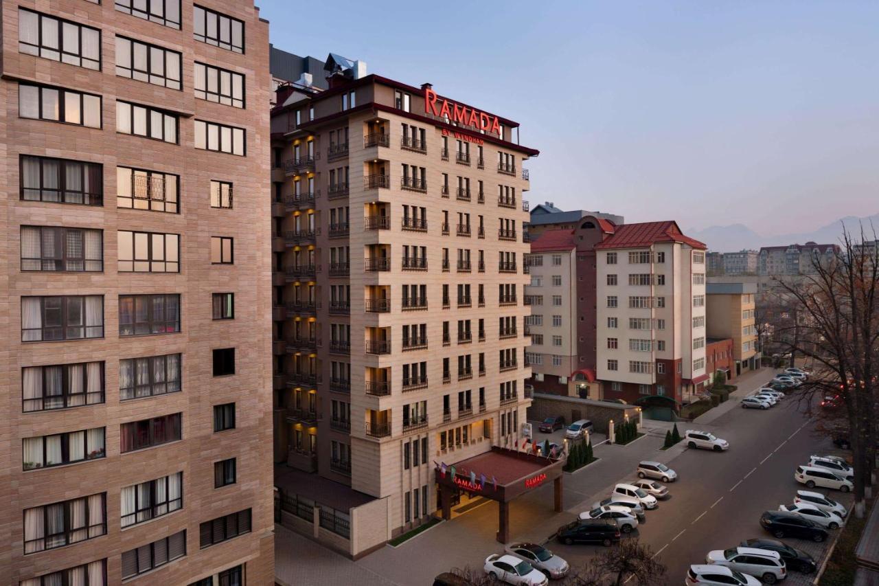 Ramada By Wyndham Bishkek Centre Exterior foto